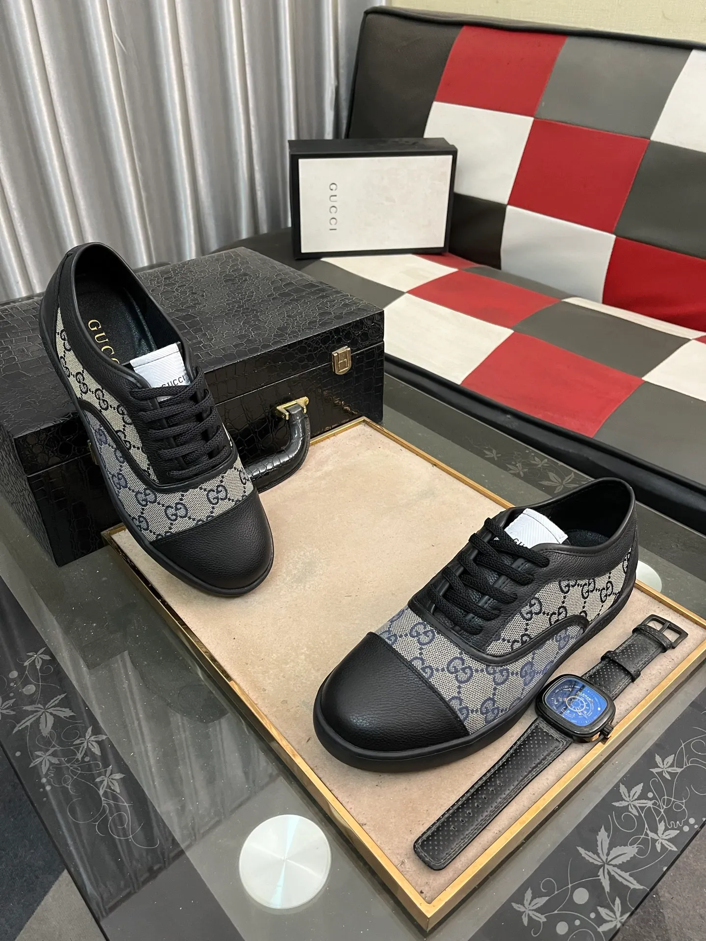 Men's shoes💰400⌚️⌚️[GUCCI] Gucci men's casual shoes are absolutely popular🔥The ultimate matching item for trendy men! The charm of super texture is unstoppable. This is the main recommendation. The upper is made of high-quality cowhide, with pig lining feet and wear-resistant rubber sole. It is noble and elegant! Extremely comfortable🎁🎁You can be as handsome as you want💪 Available in sizes 38-44 and 4️⃣colors available